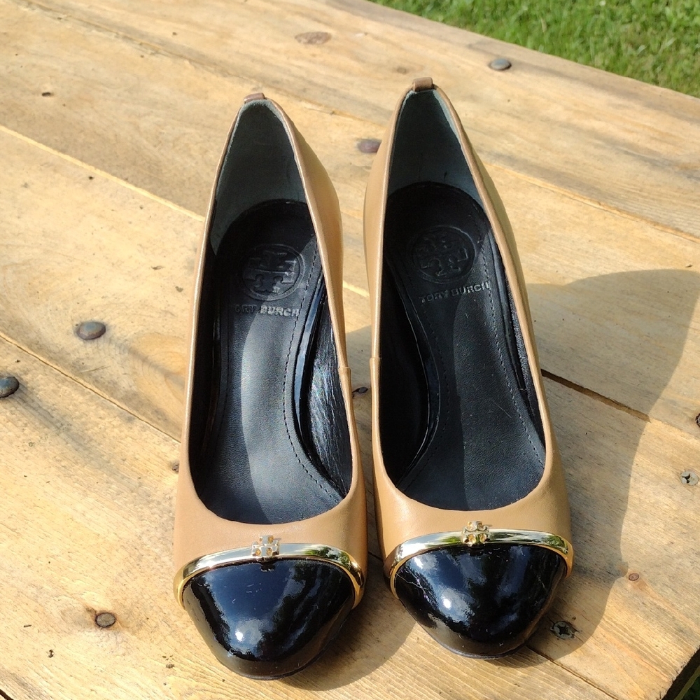 Tory Burch Two-tone Tan And Black Wedge Shoes Size 6 M